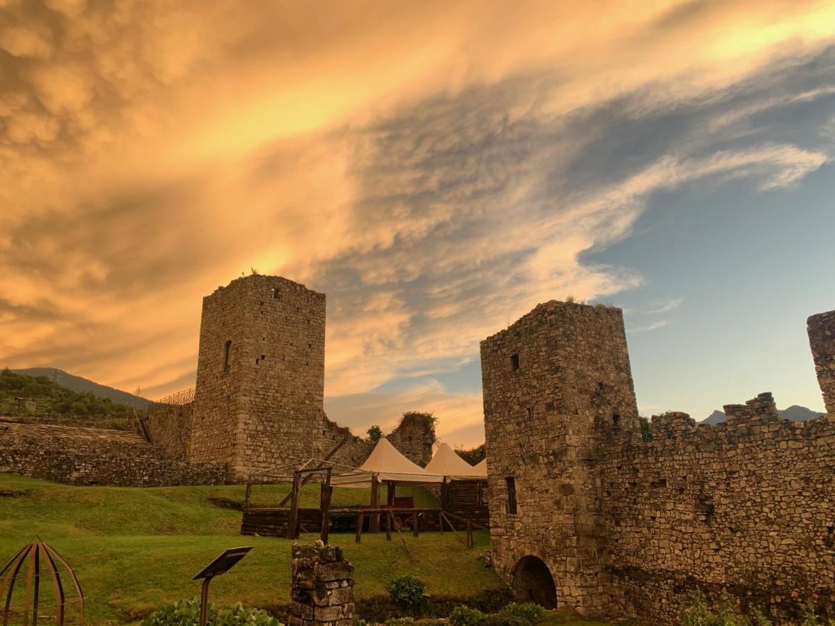 La Casa Sulla Collina Del Castello Villa Breno Kültér fotó