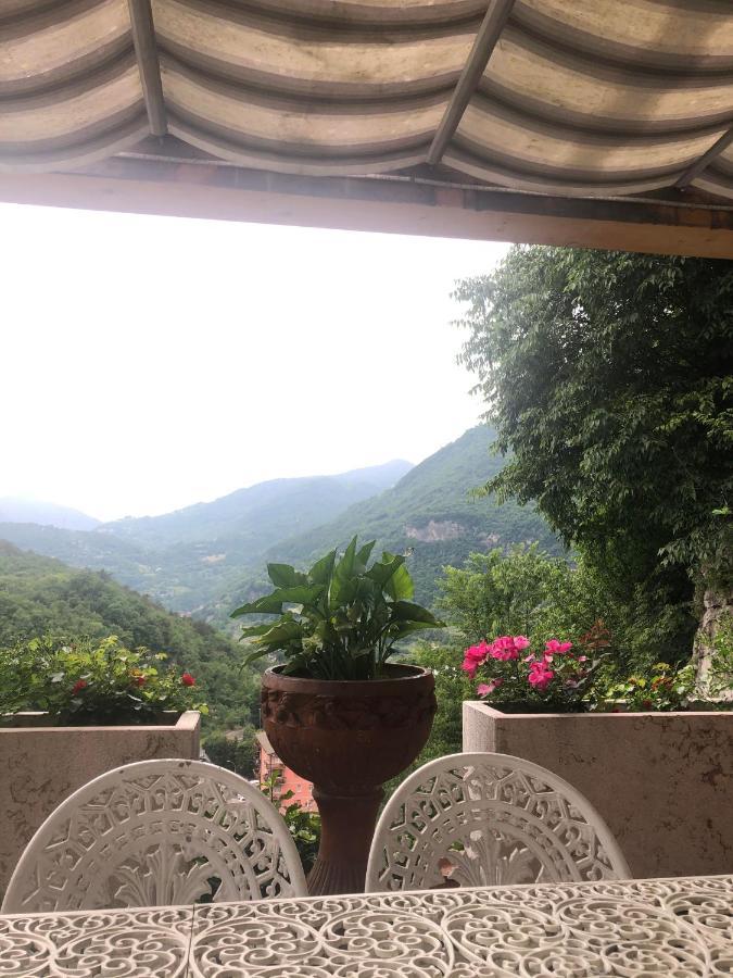 La Casa Sulla Collina Del Castello Villa Breno Kültér fotó