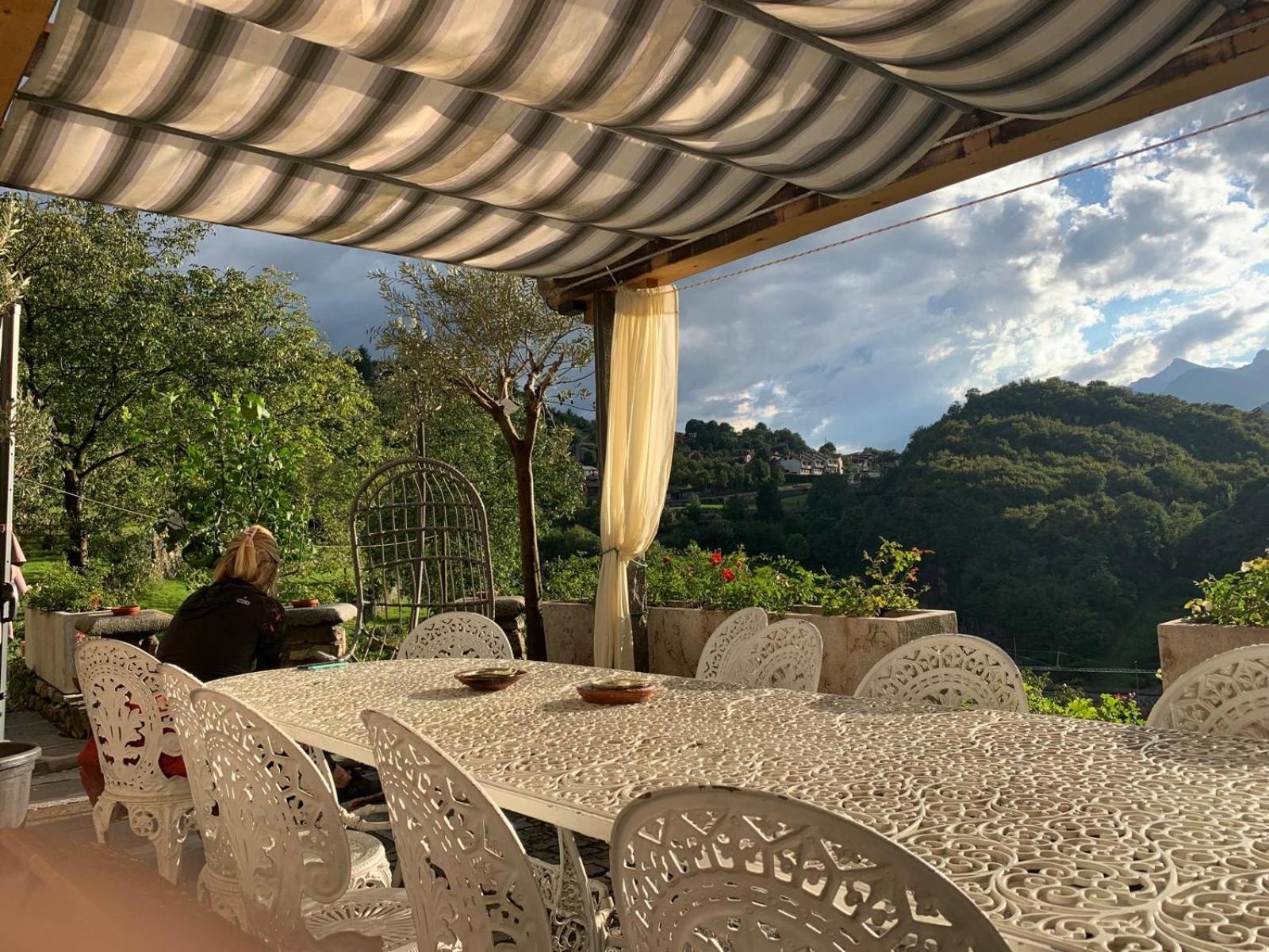 La Casa Sulla Collina Del Castello Villa Breno Kültér fotó